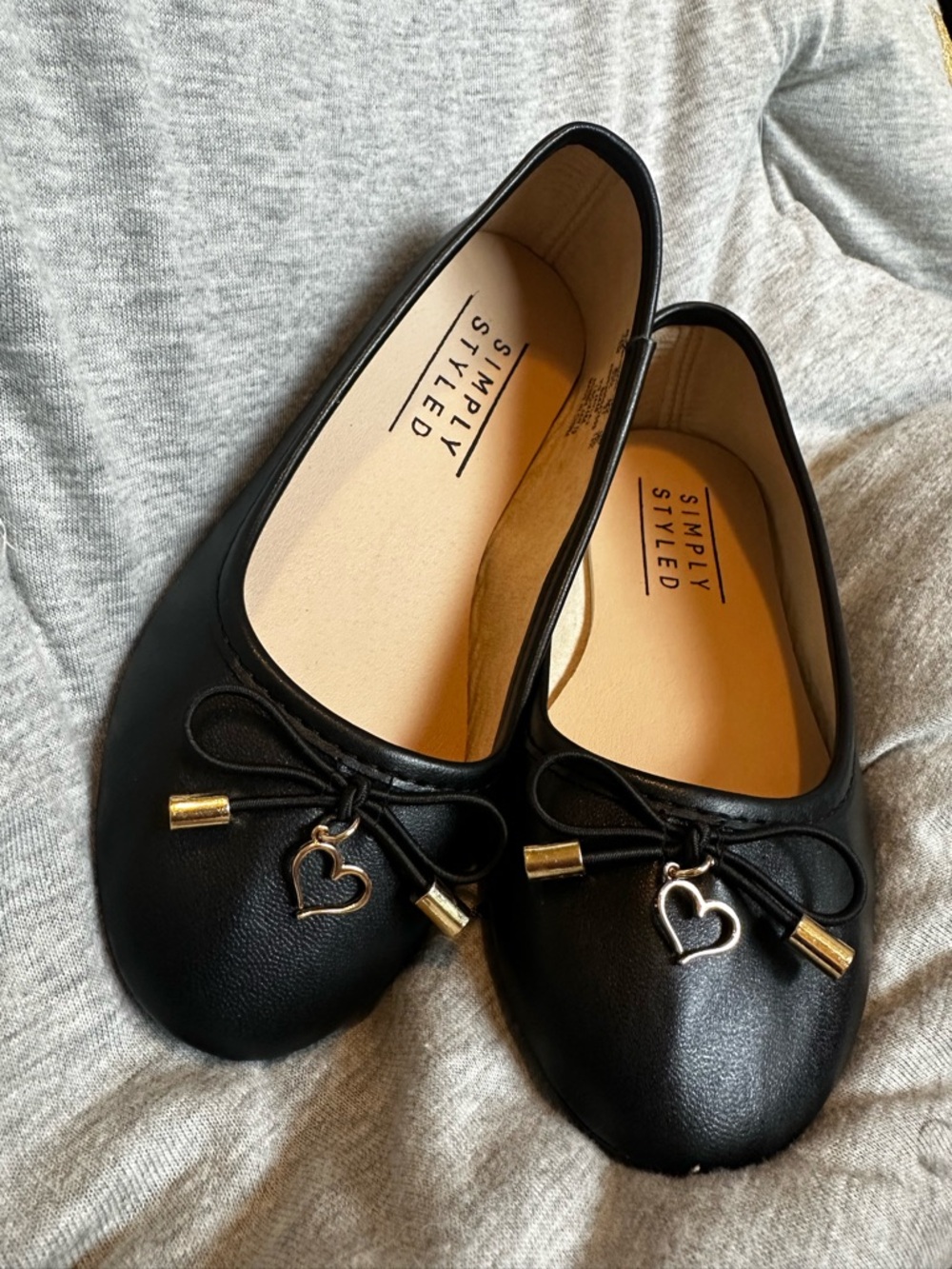 Simply Styled Girls Black Heart Charm Ballet Flats Youth Size 1 NWT